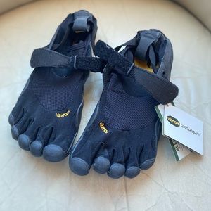 NWT Vibram’s FiveFingers / Five Fingers